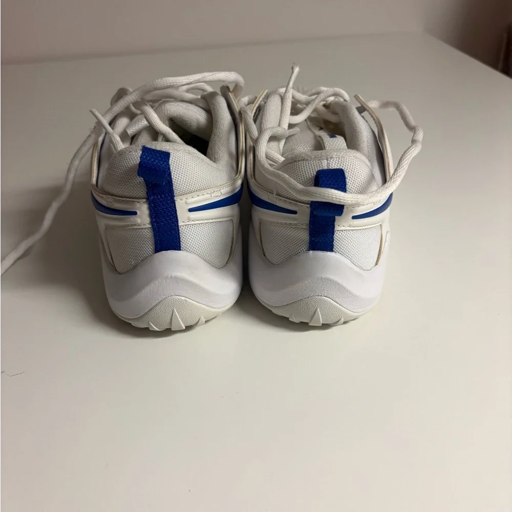 White and Blue Nike Volleyball  Shoes - Picture 4 of 6